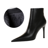 CLAUDIA | Botines de tacón fino y diseño estilizado