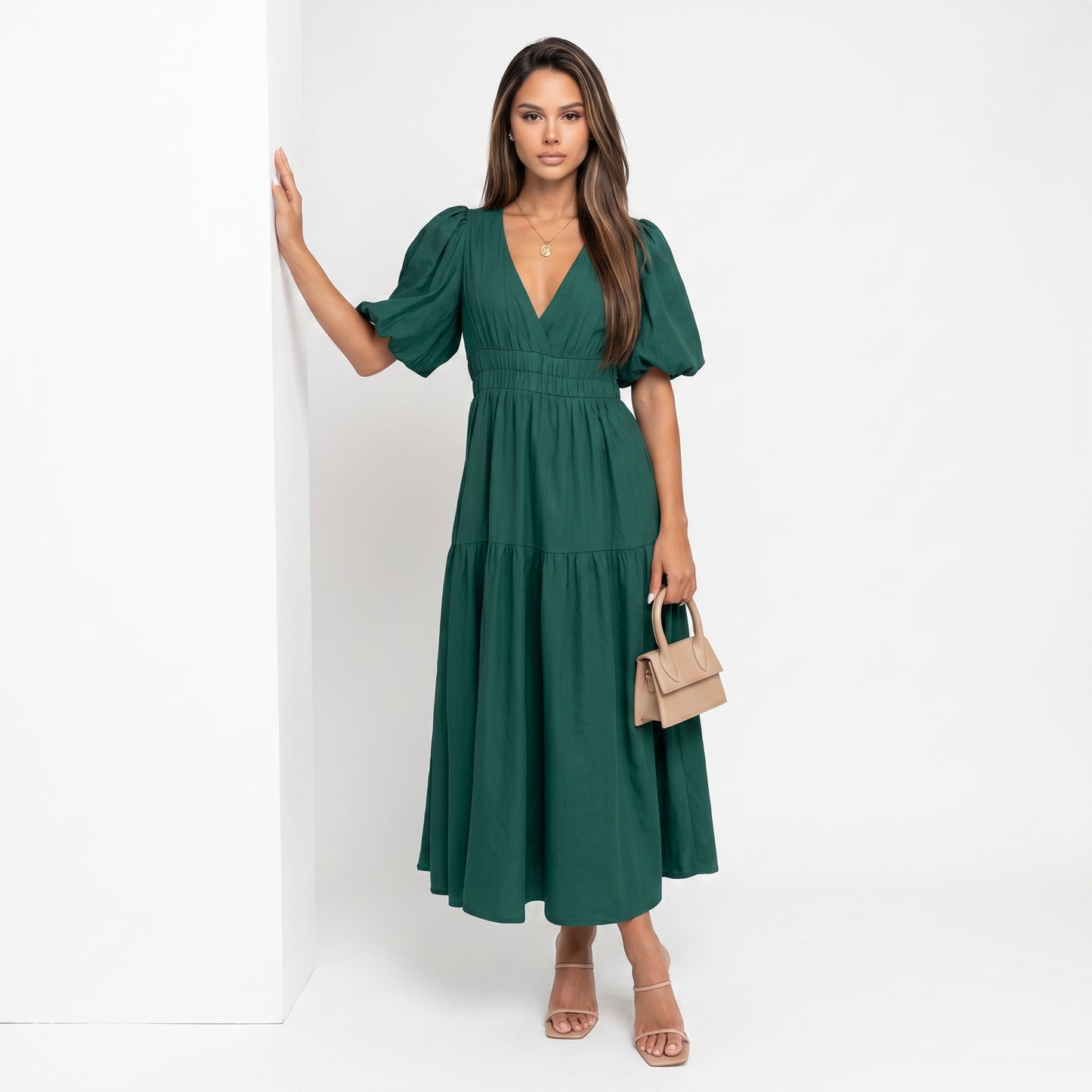 AMELIA | Vestido midi cruzado con volantes elegante